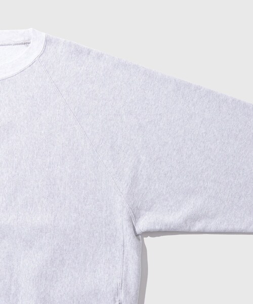 ADAM ET ROPE'(アダムエロペ)の「【BATONER/バトナー】JUMBERCA URAKE CREW NECK(スウェット・メンズ・グレー・2/3)」の5枚目の写真