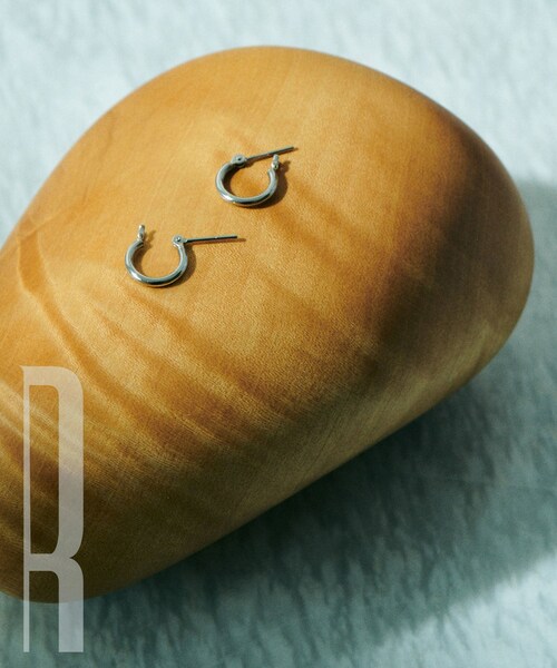 ROPE'(ロペ)の「【Mimi】R(ロペ アール)PT プレーンミニフープピアス(ピアス(両耳用)・レディース・シルバー系・F)」の4枚目の写真