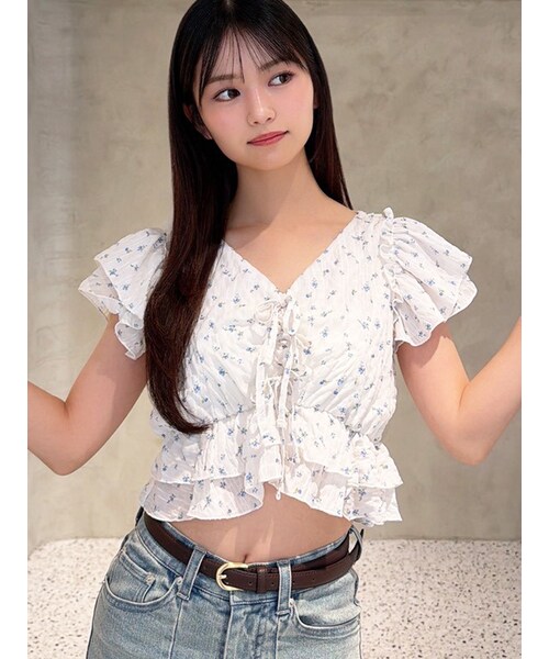 RESEXXY（リゼクシー）の「フラワークロップドフリルブラウス（シャツ/ブラウス・レディース・ホワイト/ブラック/ピンク・F）」の2枚目の写真