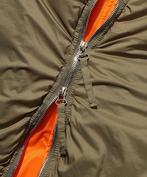 ADAM ET ROPE'（アダムエロペ）の「【JOHN MASON SMITH/ジョン メイソン スミス】MICRO RIPSTOP NYLON REMOVABLE LINER MA-1（MA-1・メンズ・ブラック/オリーブ/ピンク・L/M）」の13枚目の写真