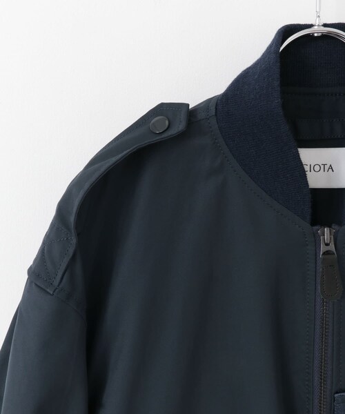 URBAN RESEARCH（アーバンリサーチ）の「CIOTA　スビンコットンナイロンツイルフライトジャケット（MA-1・レディース・ブラック/ネイビー・FREE）」の16枚目の写真