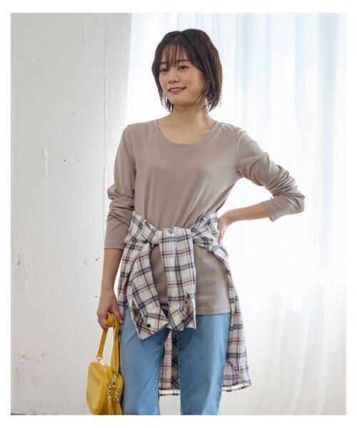 nissen（ニッセン）の「綿１００％フライスクルーネックＴシャツ（Tシャツ/カットソー・レディース・黒/オフホワイト/杢グレー/チャコールネイビー/グレーベージュ/アプリコットオレンジ/パープリッシュブルー・L/LL/3L/4L/5L/6L/8L/10L）」の4枚目の写真