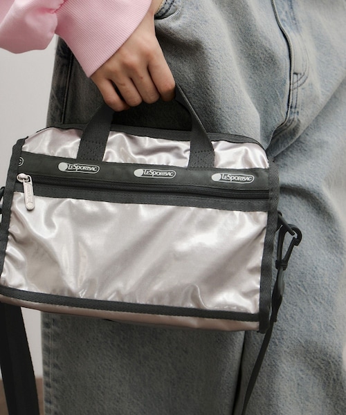 ADAM ET ROPE'（アダムエロペ）の「【LeSportsac for ADAM ET ROPE'】Exclusive Mini Duffel Crosbody（ショルダーバッグ・レディース・シルバー・F）」の9枚目の写真