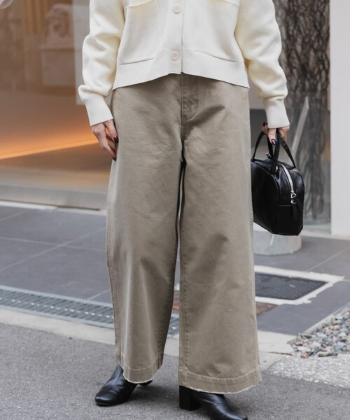 URBAN RESEARCH DOORS(アーバンリサーチドアーズ)の「FORK&SPOON フレンチドリルピグメントチノパンツ(チノパンツ・レディース・IVORY/BEIGE・1/2)」の2枚目の写真