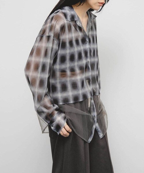 KBF（ケイビーエフ）の「チュールレイヤードシャツ（シャツ/ブラウス・レディース・GRYck×GRY/PINK×GRAY/BRN×BLUE/BRNck×BEG・one）」の4枚目の写真