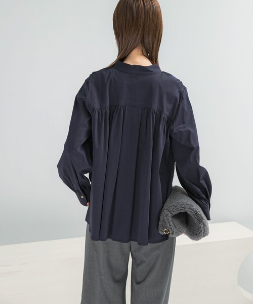 URBAN RESEARCH ROSSO（アーバンリサーチロッソ）の「『WEB限定』デザインボタンカットソーブラウス（シャツ/ブラウス・レディース・OFF WHITE/NAVY・FREE）」の10枚目の写真