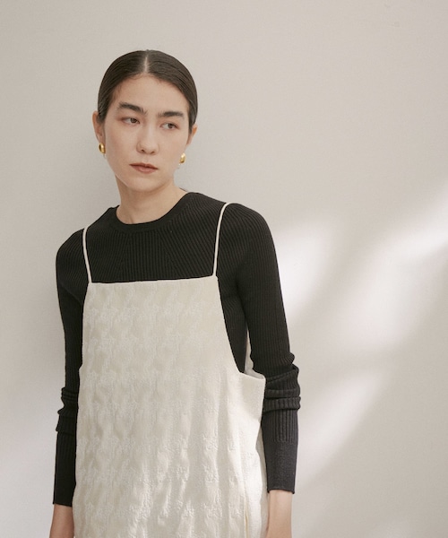 ADAM ET ROPE'（アダムエロペ）の「【公式サイト限定】【BATONER for SALON】別注ボートネックリブプルオーバー（ニット/セーター・レディース・ブラック/イエロー/グレー/オフホワイト/ベージュ・F）」の11枚目の写真