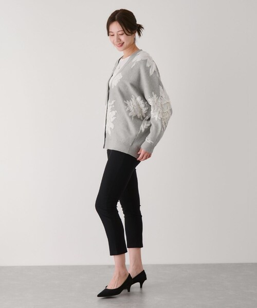 Jayro(ジャイロ)の「フラワージャガードドルマンニットカーディガン(カーディガン/ボレロ・レディース・ブラック/グレー/オフホワイト・F)」の19枚目の写真