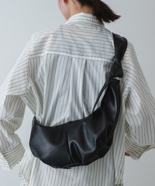 SENSE OF PLACE by URBAN RESEARCH（センスオブプレイスバイアーバンリサーチ）の「クロワッサンショルダーバッグ（ショルダーバッグ・レディース・BLACK/MUSTARD/BEIGE・One）」の4枚目の写真