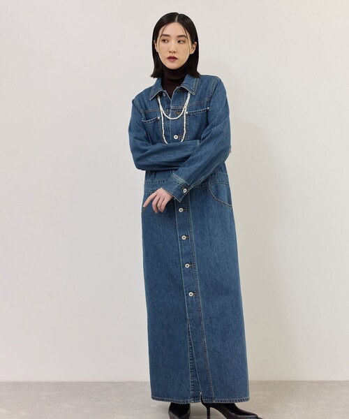 ADAM ET ROPE'(アダムエロペ)の「【WEB限定】デニムシャツロングワンピース(シャツワンピース・レディース・ブラック/ブルー・36/38)」の14枚目の写真