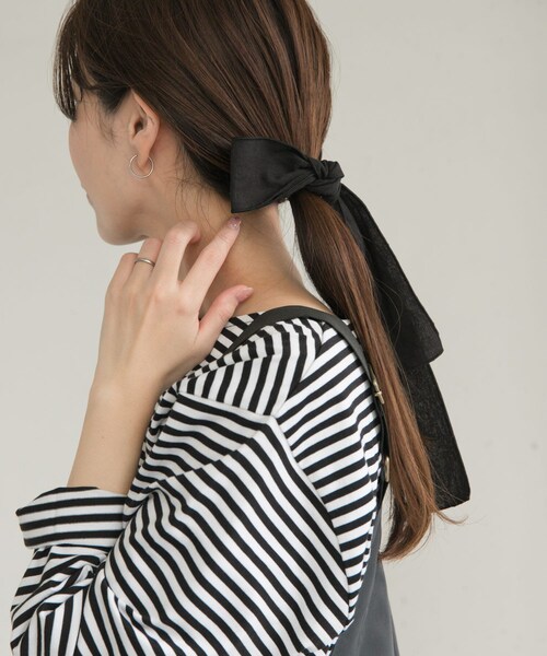 URBAN RESEARCH DOORS(アーバンリサーチドアーズ)の「リネンリボンヘアフック(ヘアゴム・レディース・NATURAL/BLACK・one)」の4枚目の写真