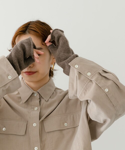 URBAN RESEARCH（アーバンリサーチ）の「カシミヤアームウォーマー（ベルト・レディース・WHITE/BROWN/CHARCOAL・FREE）」の19枚目の写真