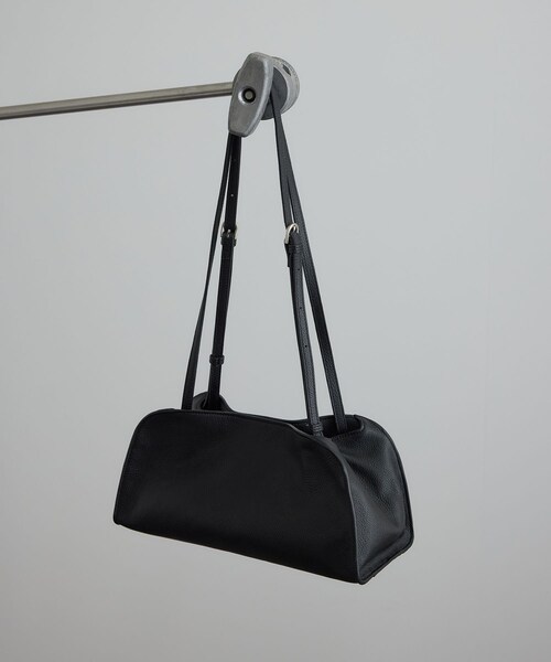 ADAM ET ROPE'(アダムエロペ)の「【W S(ドゥーブル)】ナチュラルレザーロングハンドルバッグ(ハンドバッグ・レディース・ブラック/ベージュ・F)」の1枚目の写真