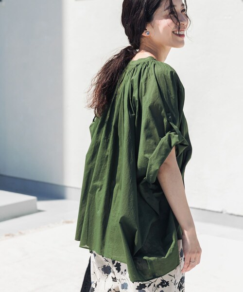 URBAN RESEARCH DOORS(アーバンリサーチドアーズ)の「コットンボイルロールアップスリーブブラウス(シャツ/ブラウス・レディース・ORANGE/BROWN/GREEN/NAVY・Free)」の21枚目の写真