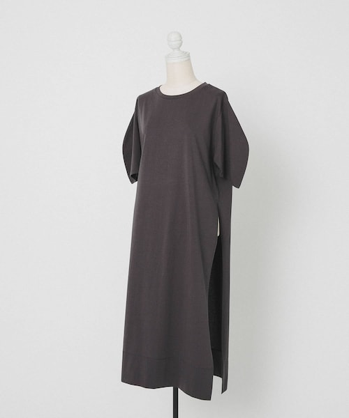 LAATO（ラート）の「side slit one-piece（ワンピース・レディース・ミスト/シャドウ・FREE）」の2枚目の写真
