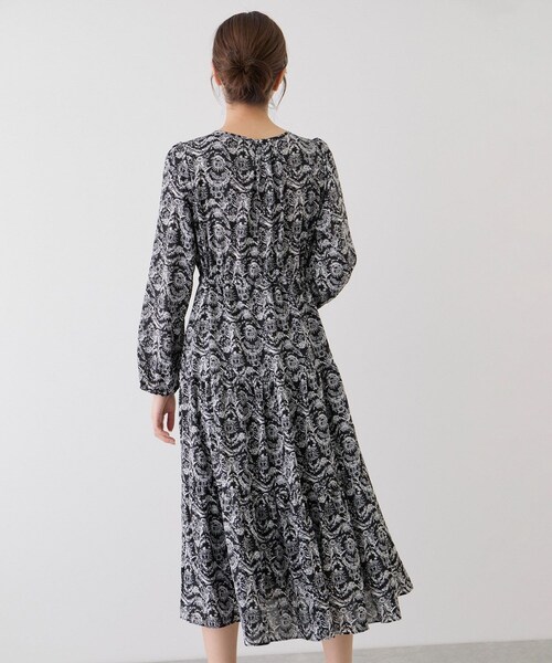 Jayro(ジャイロ)の「花柄ワンピース(ワンピース・レディース・ブラック系/ネイビー系・F)」の10枚目の写真