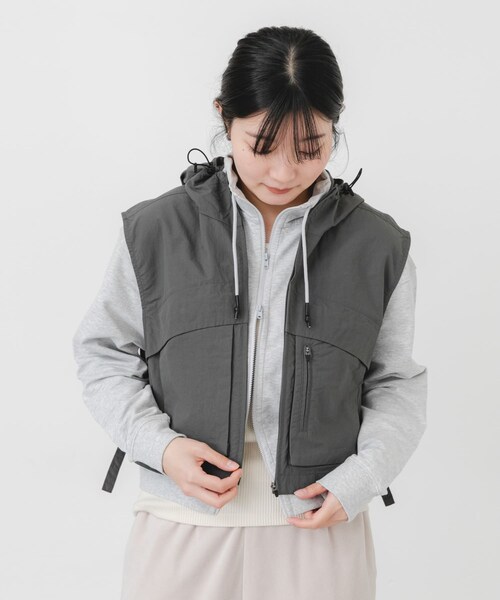 EKAL（エカル）の「『URTECH』ナイロンタッサー ベスト（ベスト・レディース・グラファイト/ネイビー・One）」の6枚目の写真