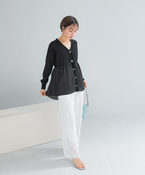 URBAN RESEARCH ROSSO（アーバンリサーチロッソ）の「『WEB限定』ドッキングペプラムカーディガン（ニット/セーター・レディース・SAX/BLACK/MUSCAT/WHITE・Free）」の19枚目の写真