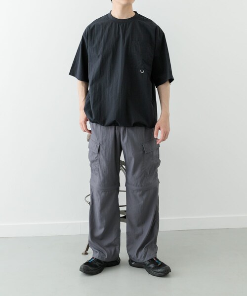 ITEMS URBANRESEARCH（アイテムズ アーバンリサーチ）の「『撥水/イージーケア/接触冷感/UVカット』タスランナイロンクルーネックドロストTシャツ（Tシャツ/カットソー・メンズ・BLK/CHA/NVY・M/L）」の9枚目の写真