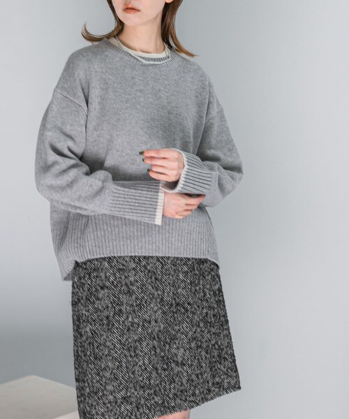 URBAN RESEARCH ROSSO（アーバンリサーチロッソ）の「『WEB/一部店舗限定』エクストラファインシームデザインニット（ニット/セーター・レディース・PEARLWHITE/LEMON/BABY PINK/LOYAL BLUE/GRAY×WH/BROWN×RED・FREE）」の15枚目の写真