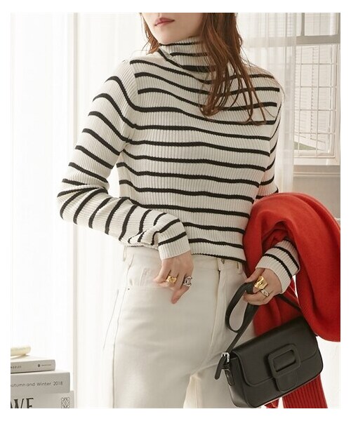 nissen（ニッセン）の「ボーダー　リブタートルネックニット（洗濯機ＯＫ）（ニット/セーター・レディース・オフホワイト系ボーダー/黒系ボーダー/ベージュ系ボーダー・M/L/LL）」の2枚目の写真