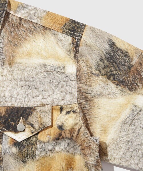 ADAM ET ROPE'(アダムエロペ)の「【TOLQ/トルク】Printed Trucker Jacket(その他アウター・メンズ・キャメル系/ブルー系・3/4/5)」の10枚目の写真