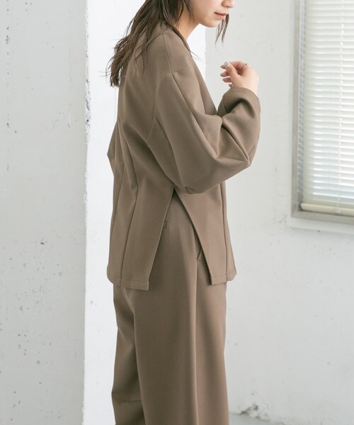 KBF（ケイビーエフ）の「ウエストシェイプジャケット（テーラードジャケット・レディース・FOG GREEN/BROWN・one）」の8枚目の写真