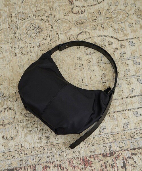 ADAM ET ROPE'（アダムエロペ）の「【NOTHING WRITTEN（ナッシングリトゥン）】HT NYLON SHOULDER BAG（ショルダーバッグ・レディース・ブラック/ホワイト系・F）」の9枚目の写真