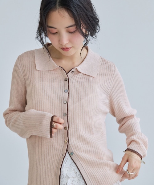 VIS（ビス）の「ポロ襟配色シアーリブカーディガン/イージーケア（カーディガン/ボレロ・レディース・チャコール/ベージュ/ピンク・F）」の14枚目の写真