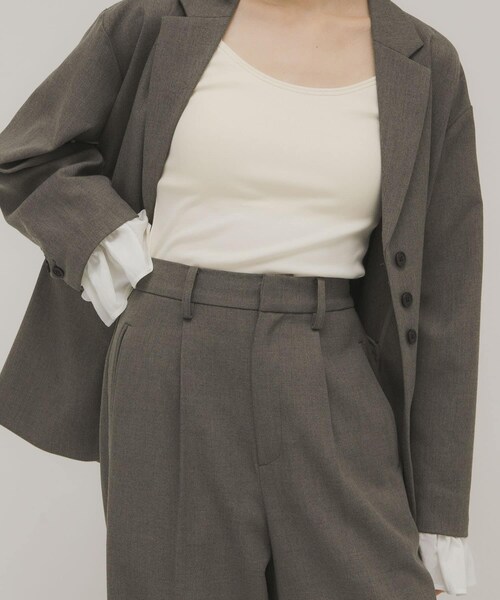 KBF（ケイビーエフ）の「スパゲティストラップカップ付きキャミ（キャミソール・レディース・IVORY/KHAKI/CHARCOAL/OFF/BLACK・One）」の10枚目の写真