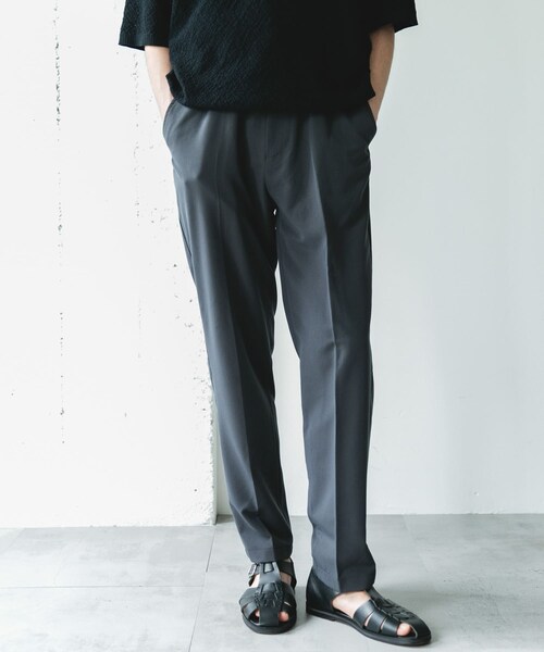 URBAN RESEARCH DOORS（アーバンリサーチドアーズ）の「サマーウールライクテーパードトラウザー（その他パンツ・メンズ・BLACK/CHARCOAL/GREIGE/KHAKI・S/M/L/XL）」の19枚目の写真