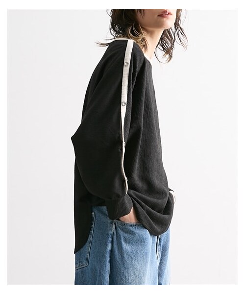 nissen（ニッセン）の「肩ボタン付配色ネックプルオーバー ［Soiunique］（Tシャツ/カットソー・レディース・ブラック×オフ/グリーン×ネイビー・M/L/LL）」の3枚目の写真