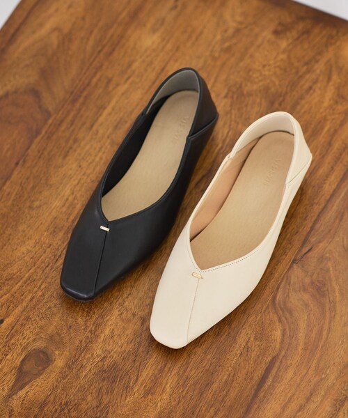 VIS(ビス)の「さっと履けるVカットバブーシュパンプス/2WAY(パンプス・レディース・ブラック/キナリ・L/M/S)」の8枚目の写真