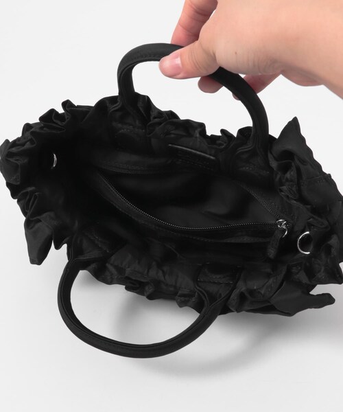 URBAN RESEARCH（アーバンリサーチ）の「GANNI　MINI SHOPPER RUFFLE（クラッチバッグ・レディース・BLACK・-）」の7枚目の写真