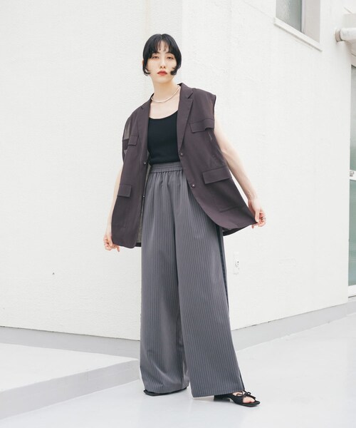 KBF（ケイビーエフ）の「スパゲティストラップカップ付きキャミ（キャミソール・レディース・L.BEIGE/YEL GREEN/BLACK/BLUE GRAY/BROWN・one）」の8枚目の写真