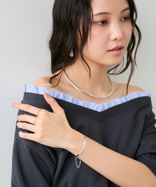 VIS(ビス)の「フリルドッキングVネックニット半袖プルオーバー/イージーケア(ニット/セーター・レディース・チャコール/キナリ/ネイビー・F)」の4枚目の写真