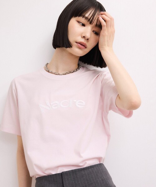 ADAM ET ROPE'(アダムエロペ)の「【WEB限定】クリーンタッチコットン刺しゅうロゴT(Tシャツ/カットソー・レディース・ホワイト/ダークブラウン/ネイビー/ピンク系・F)」の13枚目の写真