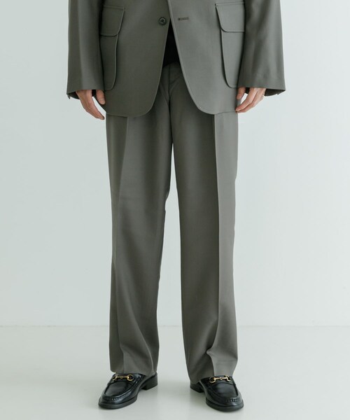 URBAN RESEARCH（アーバンリサーチ）の「MARKAWARE　ONE TUCK TAPERED TROUSERS（その他パンツ・メンズ・GRAIGE/CE.GRAY・2/3）」の2枚目の写真