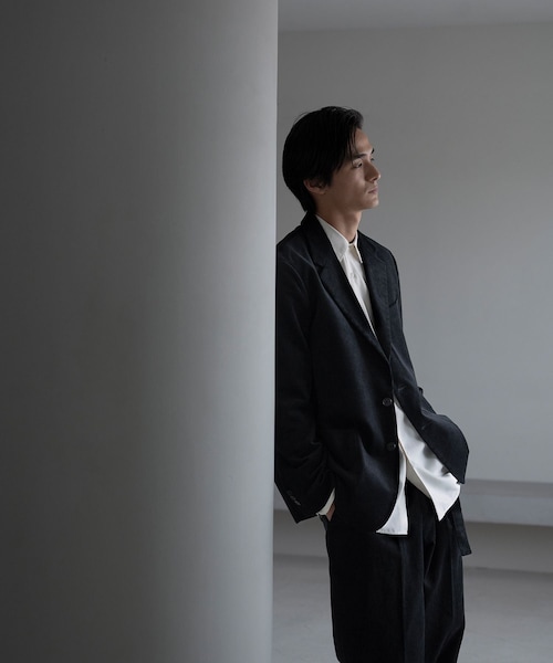 ADAM ET ROPE'（アダムエロペ）の「コーデュロイリラックスジャケット（テーラードジャケット・メンズ・ブラック/チャコール・L/M/S）」の3枚目の写真