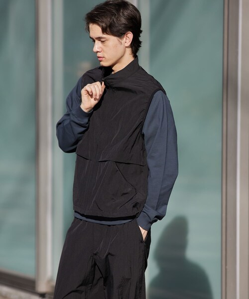 URBAN RESEARCH(アーバンリサーチ)の「『UR TECH』ナイロンベスト(テーラードジャケット・メンズ・BLACK/BLUE/GRAY・M/L)」の20枚目の写真