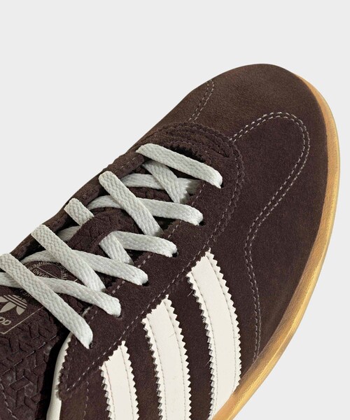 ADAM ET ROPE'（アダムエロペ）の「【adidas（アディダス）】ガゼル ロー プロ / Gazelle Lo Pro（スニーカー・レディース・キナリ/ダークブラウン・22.5/23.5/24.5/25.0）」の22枚目の写真