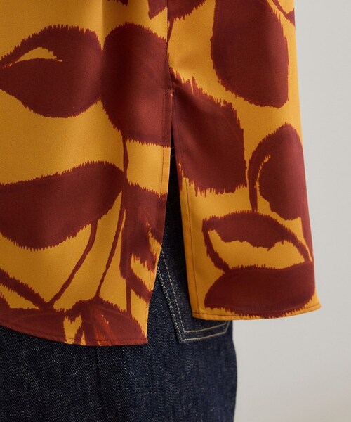 ROPE'（ロペ）の「DEVEAUXジオメトリックフラワーブラウス（シャツ/ブラウス・レディース・ブラック/オレンジ・F）」の17枚目の写真