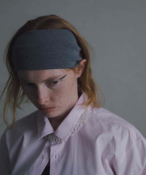 URBAN RESEARCH（アーバンリサーチ）の「decor『デコール』　Wide Hairband（ヘアバンド・レディース・CHARCOAL/BLACK/BROWN/OFF/BURGUNDY/SAX・-）」の7枚目の写真