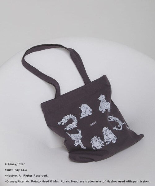 KBF（ケイビーエフ）の「TOYSTORY/トートバッグ（トートバッグ・レディース・IVORY/CHARCOAL・One）」の3枚目の写真