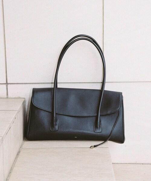 ADAM ET ROPE'（アダムエロペ）の「【PFT】Flap P Tote Bag（トートバッグ・レディース・ブラック/カーキ系・F）」の7枚目の写真