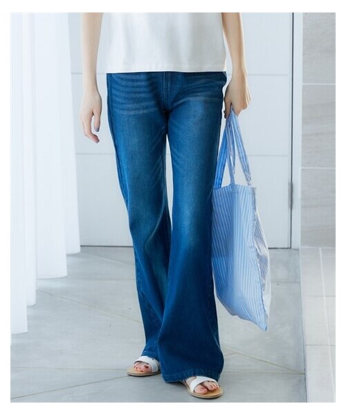 nissen（ニッセン）の「大きいサイズ　セミフレアデニムパンツ　miclat（デニムパンツ・レディース・ライトブルー/ブルー・80/84/88/92/96/98/106/114/122）」の2枚目の写真