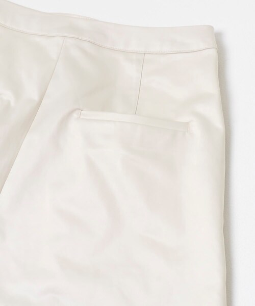 URBAN RESEARCH ROSSO（アーバンリサーチロッソ）の「ハードサテンハーフパンツ（その他パンツ・レディース・IVORY・36）」の7枚目の写真