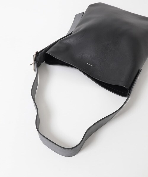 URBAN RESEARCH(アーバンリサーチ)の「Hender Scheme ONE SIDE BELT BAG(トートバッグ・メンズ・Black・Free)」の6枚目の写真
