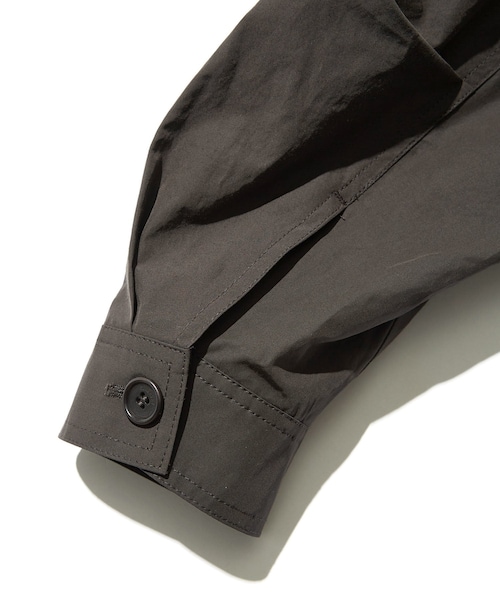 ADAM ET ROPE'（アダムエロペ）の「【AMOMENTO/アモーメント】COTTON NYLON VOLUME JUMPER（その他アウター・メンズ・チャコール/ライトグレー・L/M）」の9枚目の写真