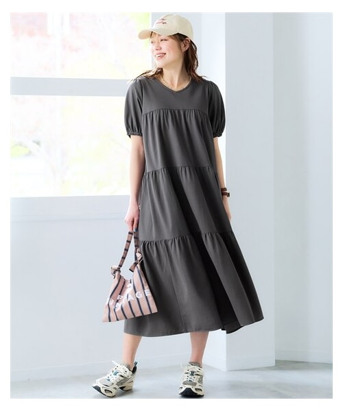 nissen（ニッセン）の「＜大きいサイズ＞ 美ラクRUタッチティアードワンピース（接触冷感・UVカット）（ワンピース・レディース・グレイッシュブルー/チャコールグレー/黒・L/LL/3L/4L/5L/6L/8L/10L）」の11枚目の写真